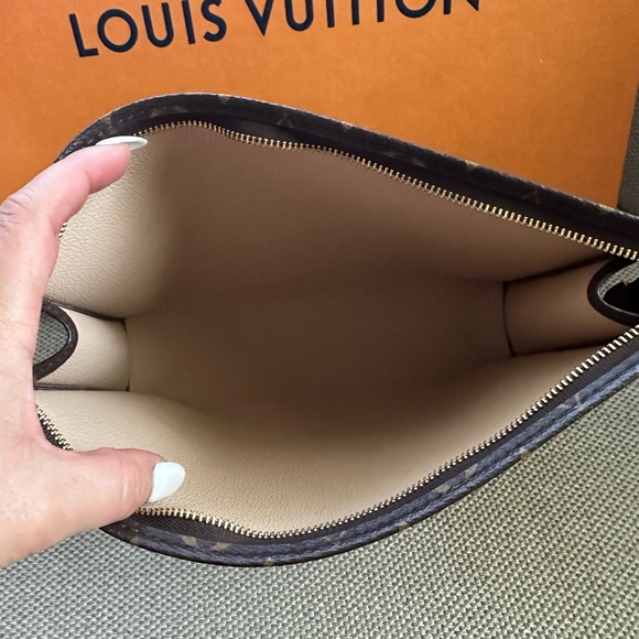 Louis Vuitton Poche Toilette Pouch ❌SOLD ❌ - Picture 4 of 11